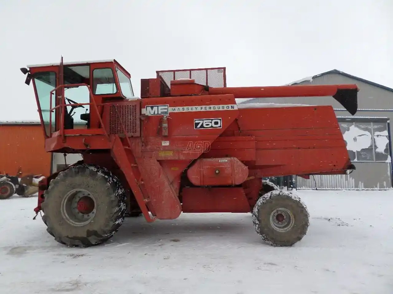 Massey Ferguson 750 Batteuse