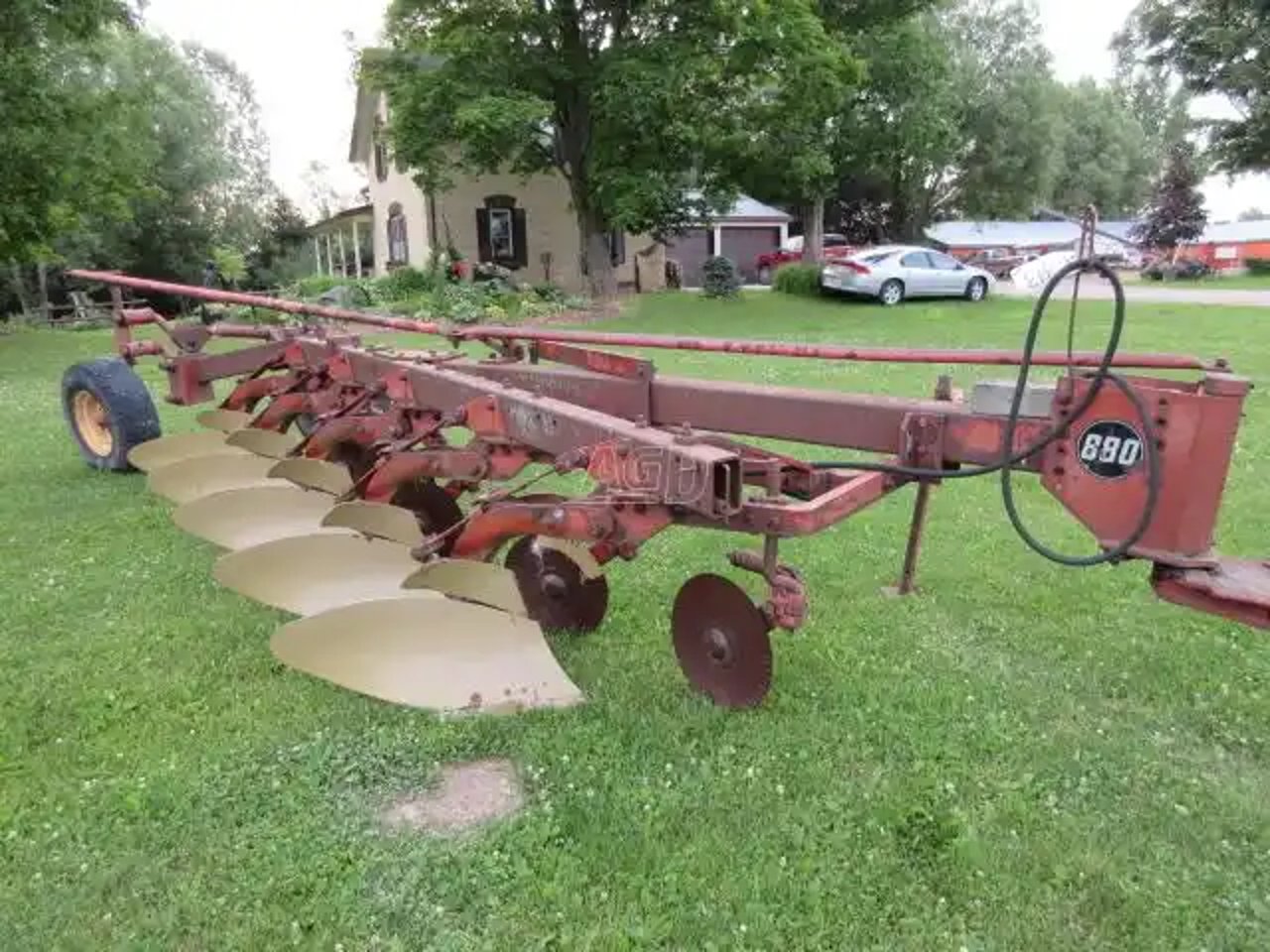 Massey Ferguson 880 Charrue