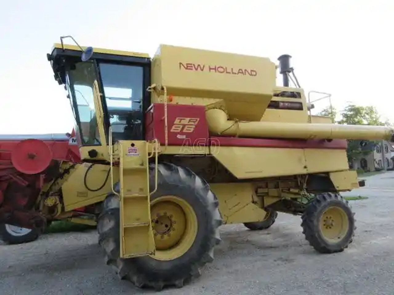 New Holland TR86 Batteuse