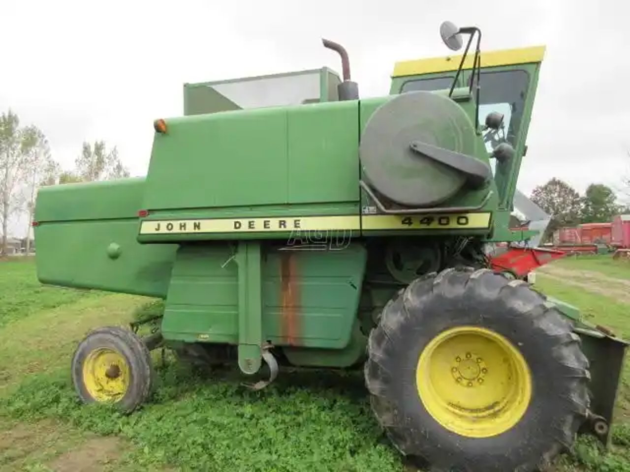 John Deere 4400 Batteuse