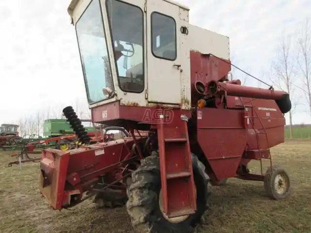 International Harvester 615 Batteuse
