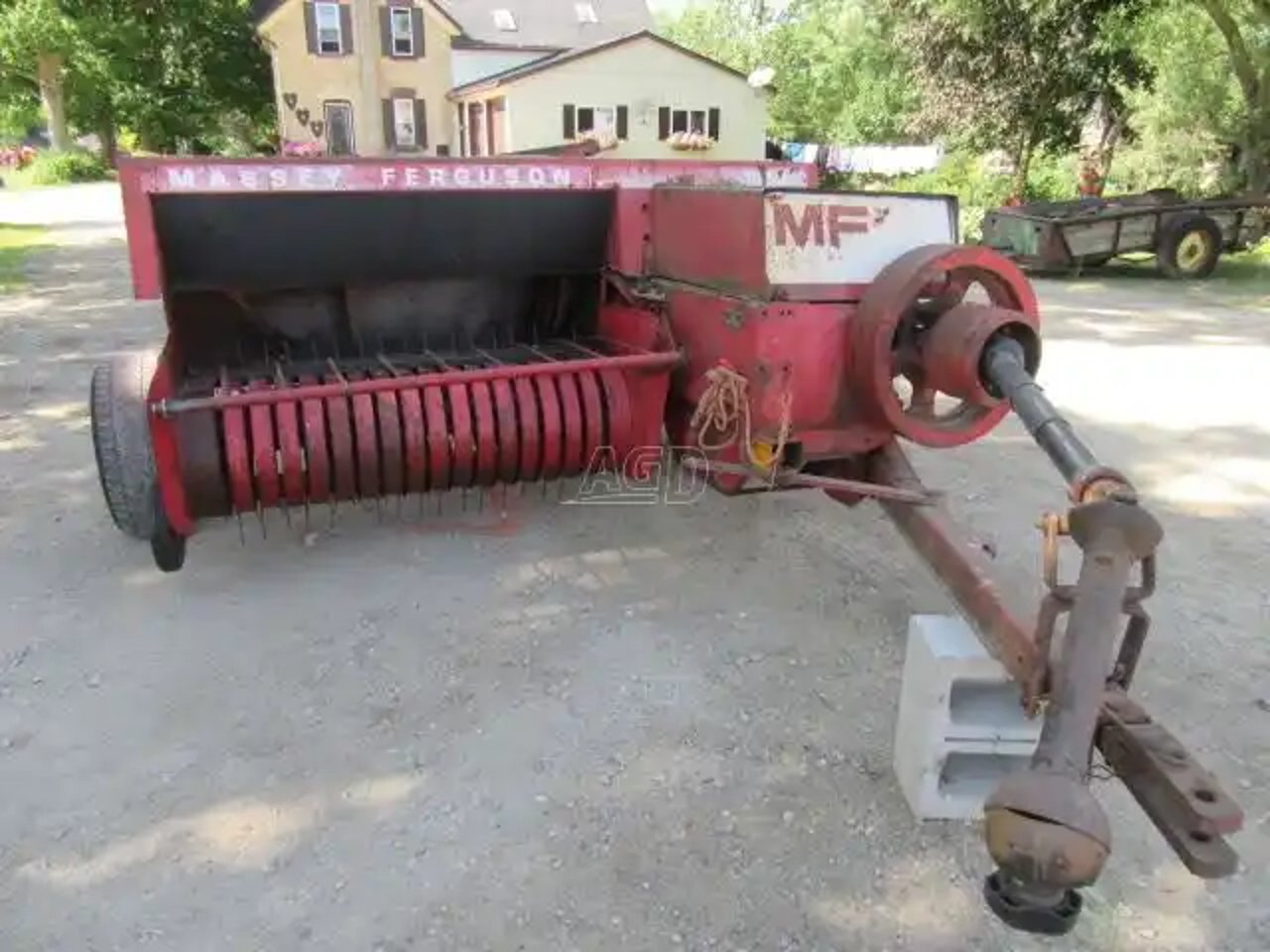 Massey Ferguson 124 presse à balle carrée - petite