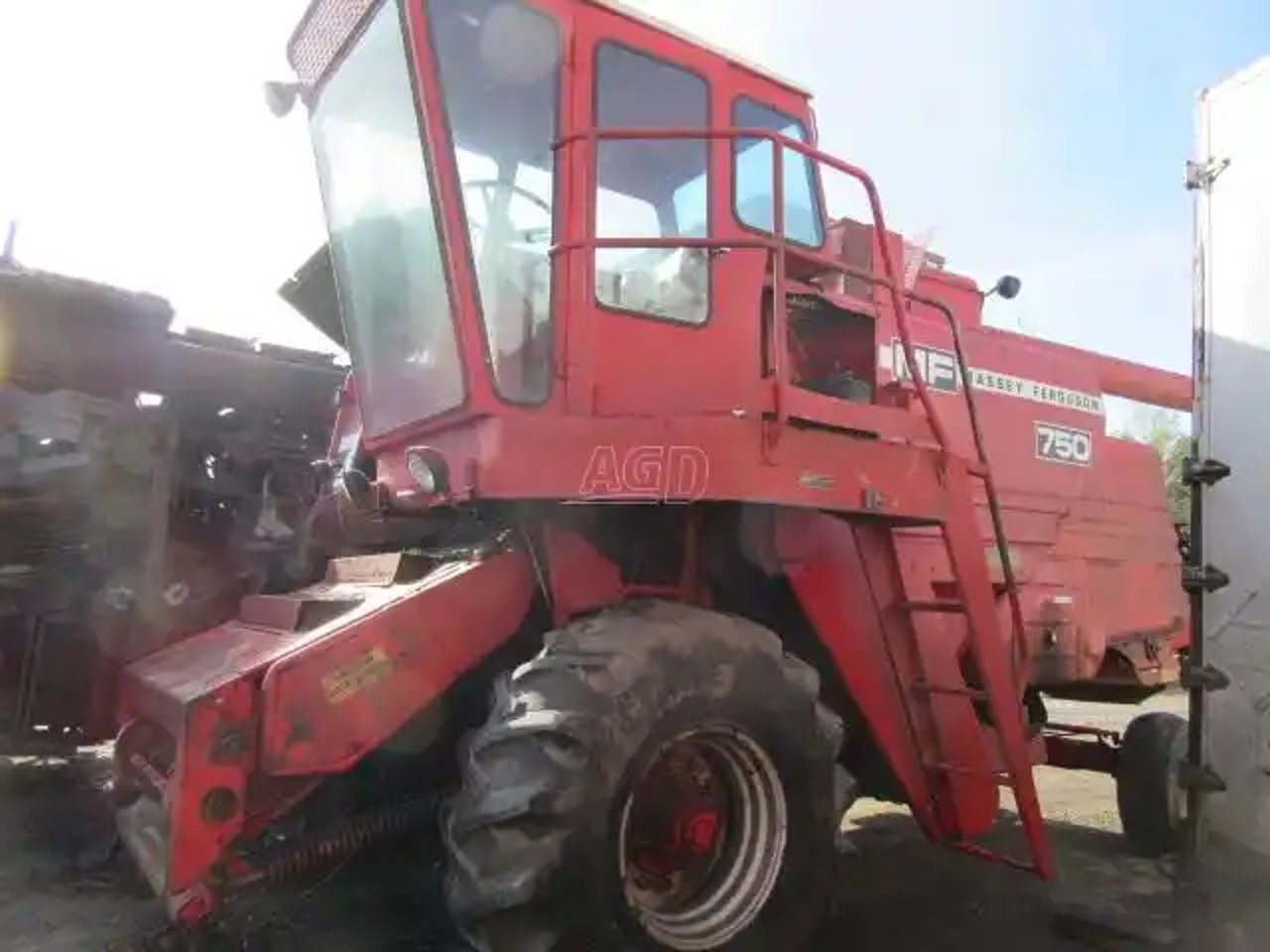 Massey Ferguson 750 Batteuse