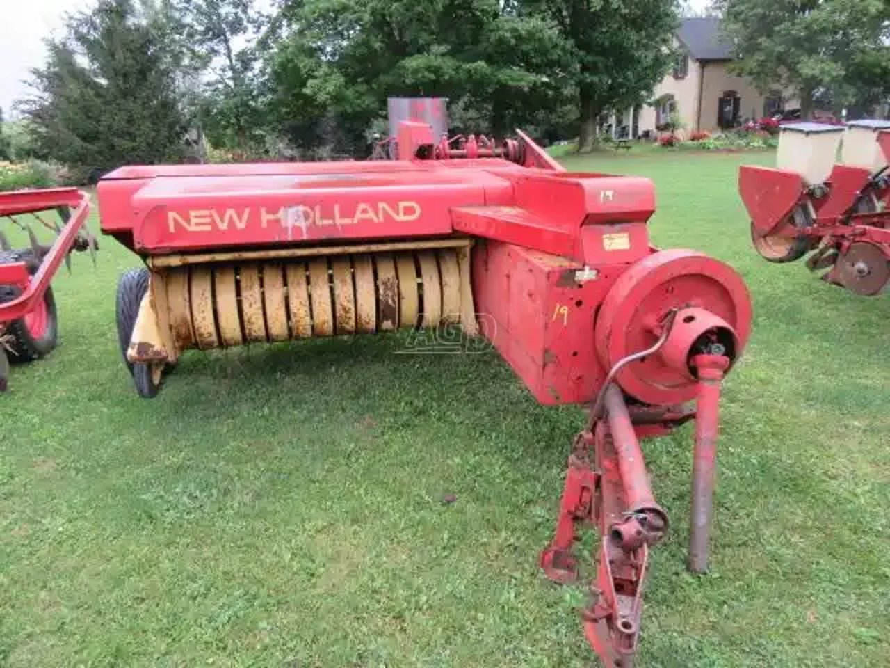 New Holland 273 presse à balle carrée - petite