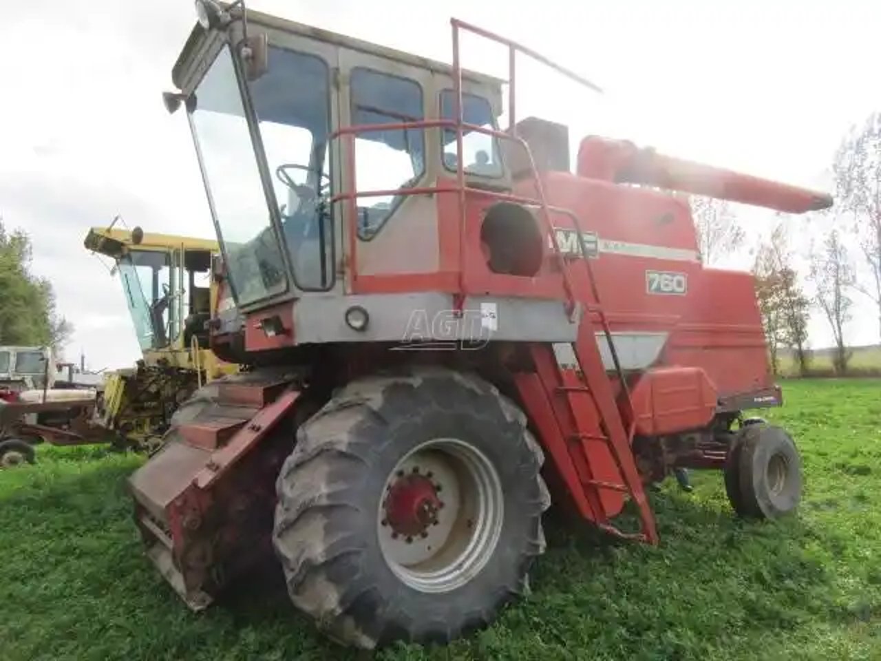 Massey Ferguson 760 Batteuse
