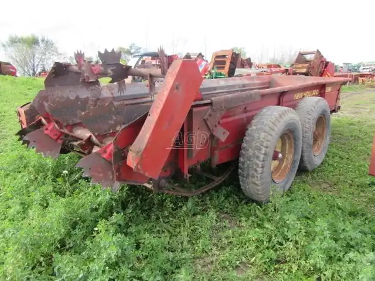 New Holland 680 Épandeur à fumier