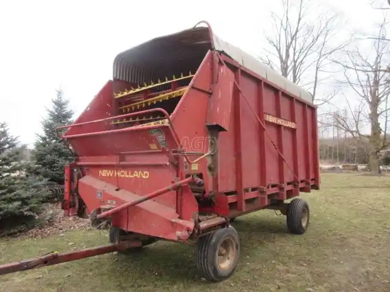 New Holland 8 Boîte à fourrage