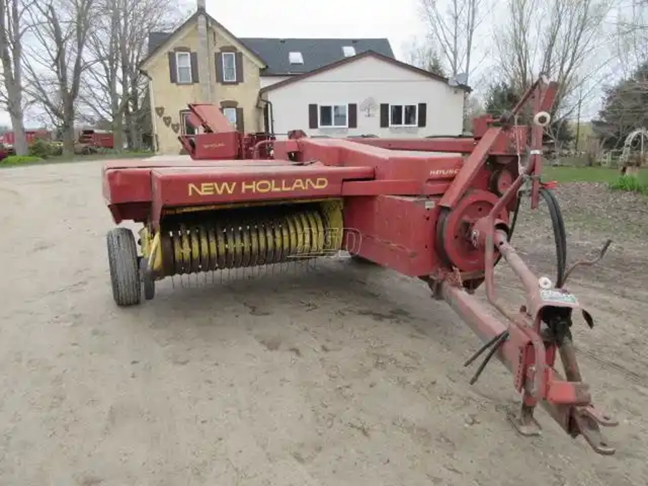 New Holland 310 presse à balle carrée - petite