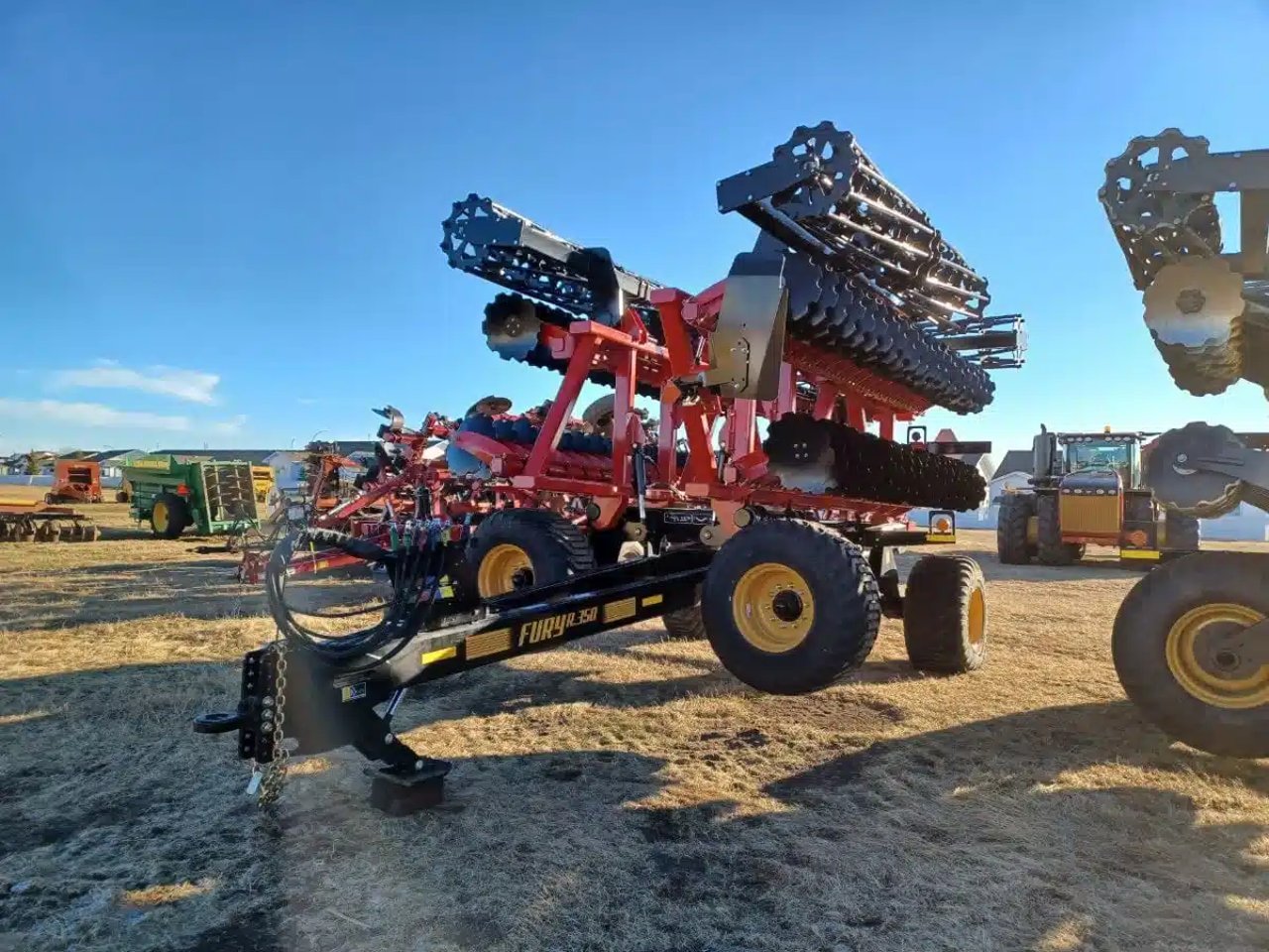 Versatile FURY R.350 Labour vertical