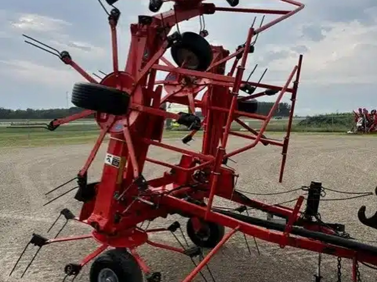 2017 Kuhn GF 8702 THA râteau