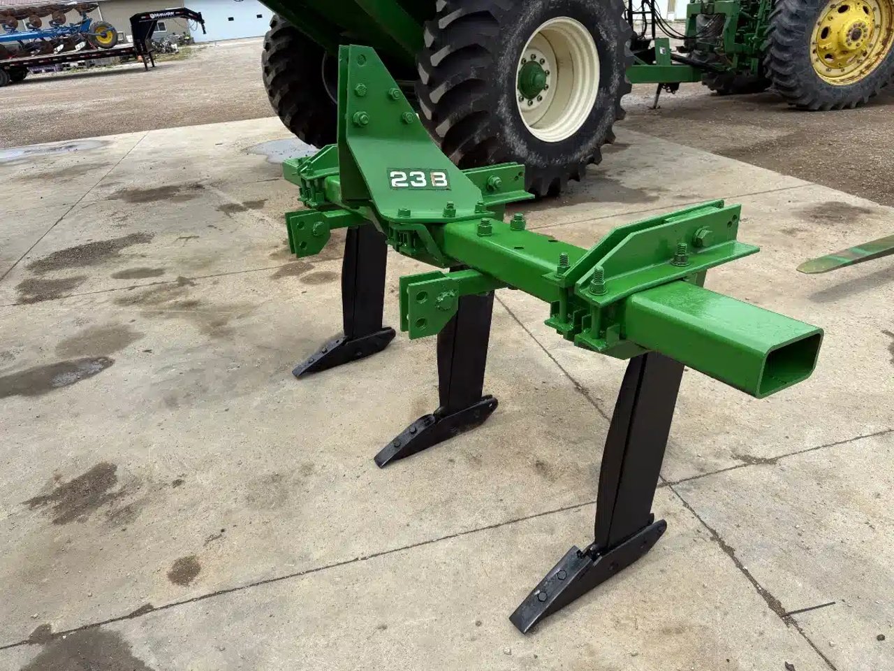 John Deere 23B défonceuse