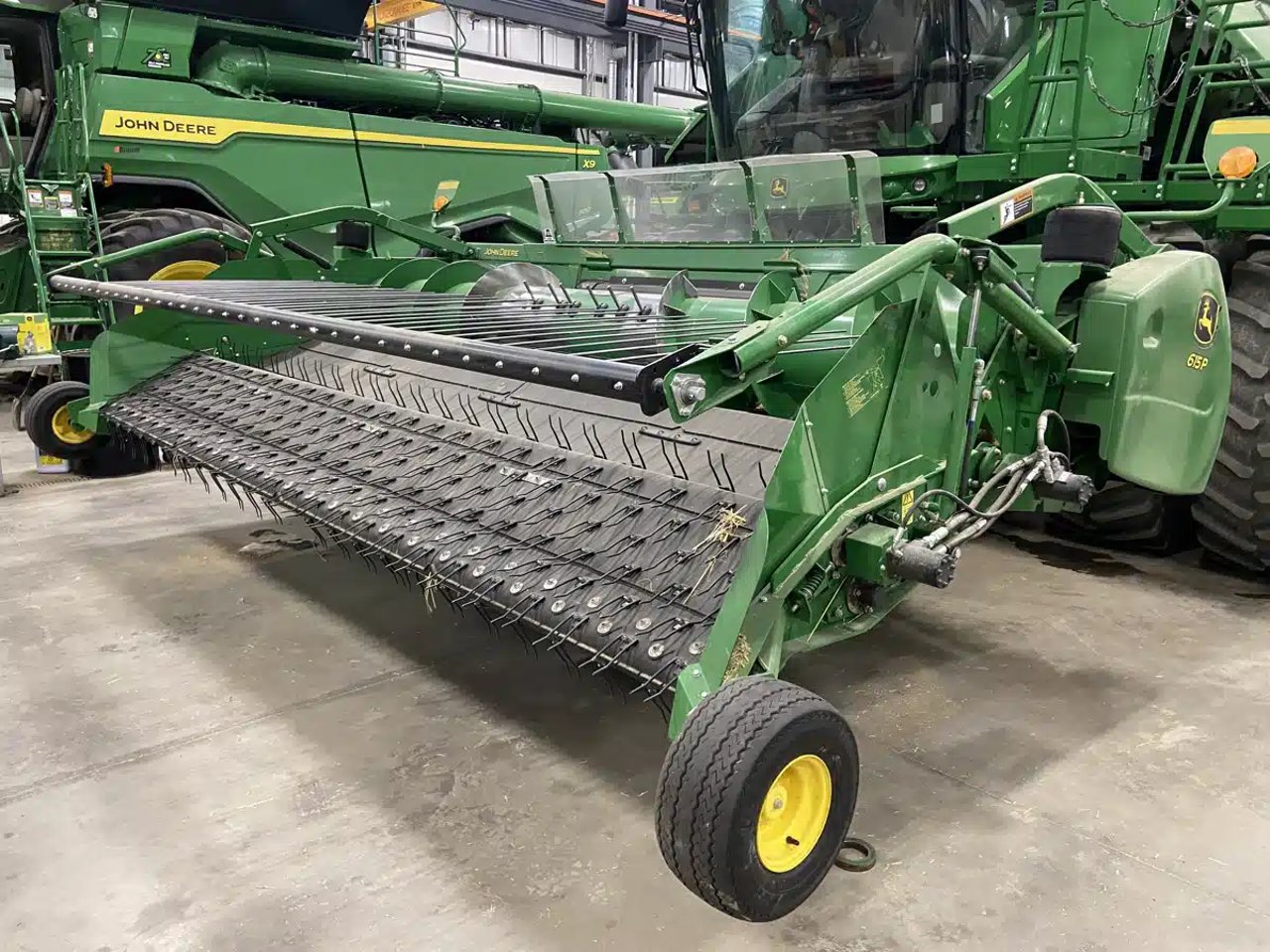 2017 John Deere 615P Nez - Ramasseur