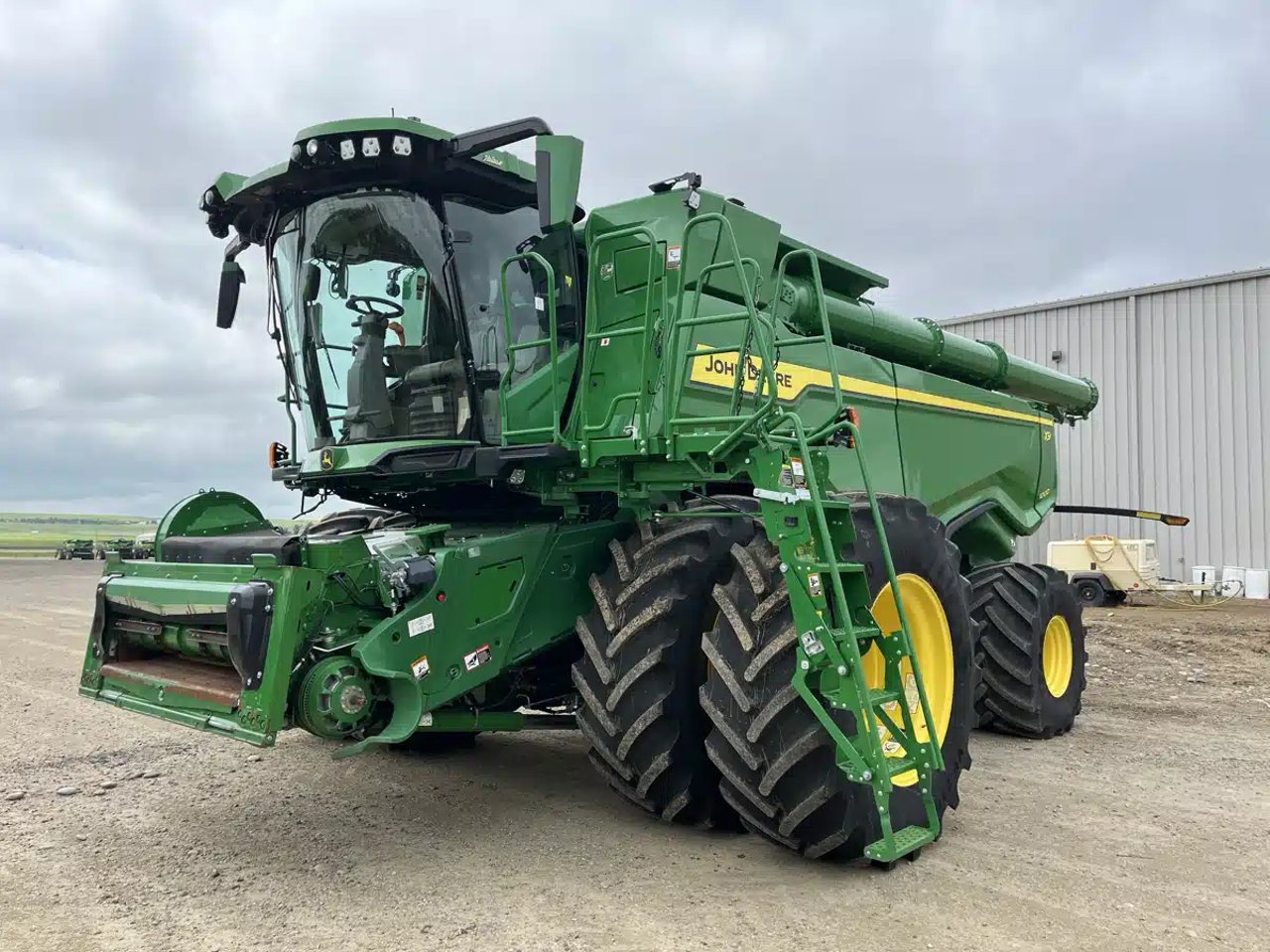 2023 John Deere X9 1000 Batteuse