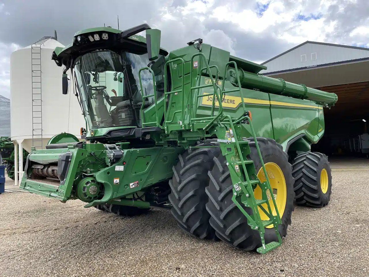 2023 John Deere X9 1000 Batteuse