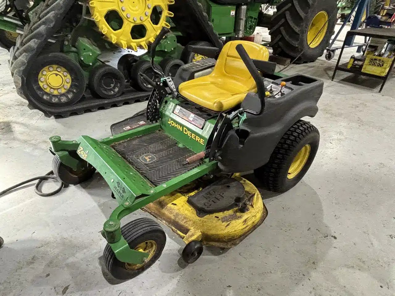 2010 John Deere Z425 Tondeuse à rayon de braquage zéro