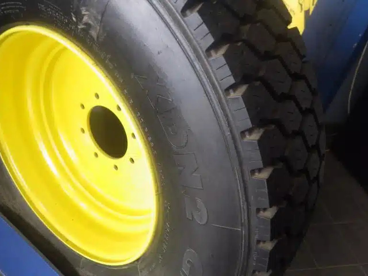 PNEU NEIGE CHARGEUR YANMAR AVEC JANTE TCM Pneus et roues