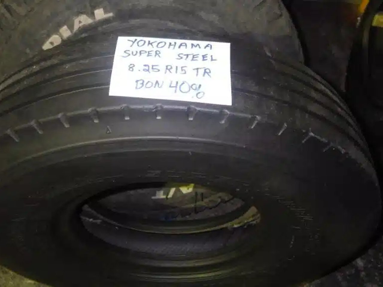Yokohama 825R15 Pneus