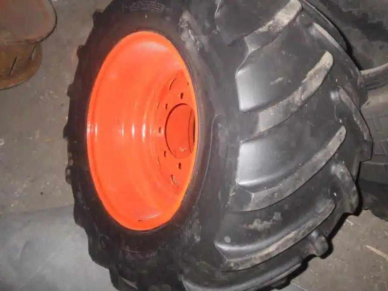 31-15.50-15 Pneus et roues