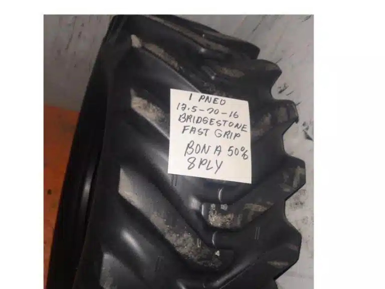 Bridgestone 12.5-70-16 Pneus
