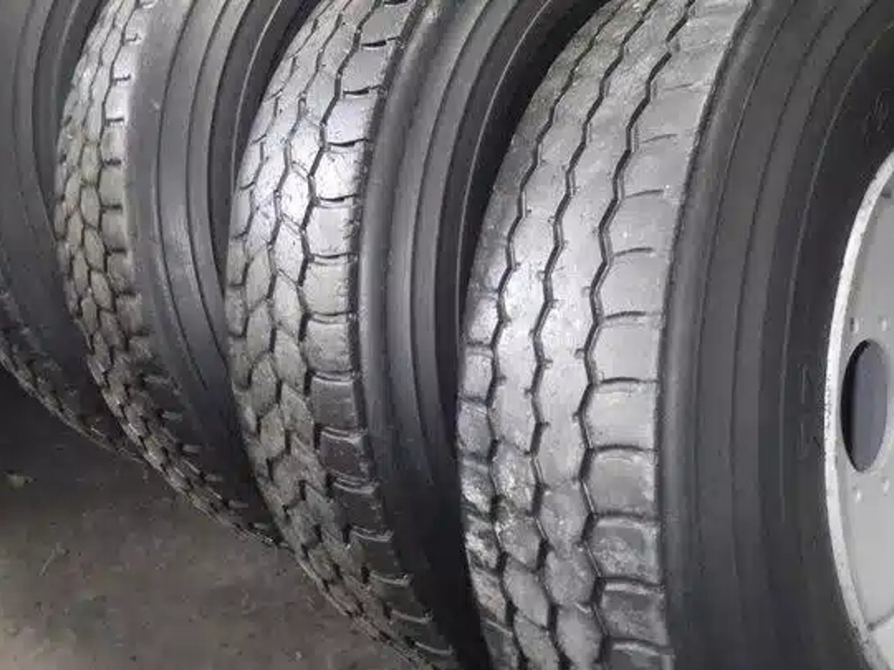 11R22.5 Pneus et roues