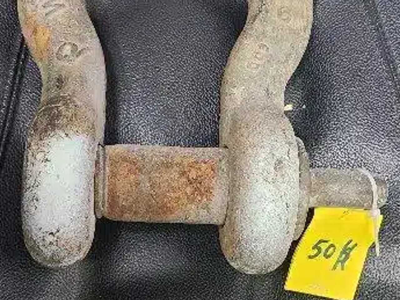 MANILLE ENCAGE A VIS SHACKLE 1 1/2 gros divers