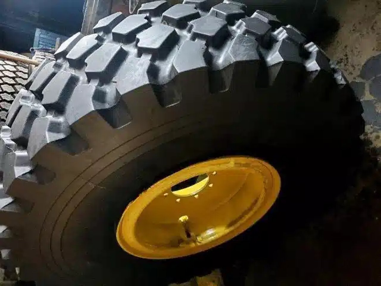 Michelin 17.5L24 Pneus et roues