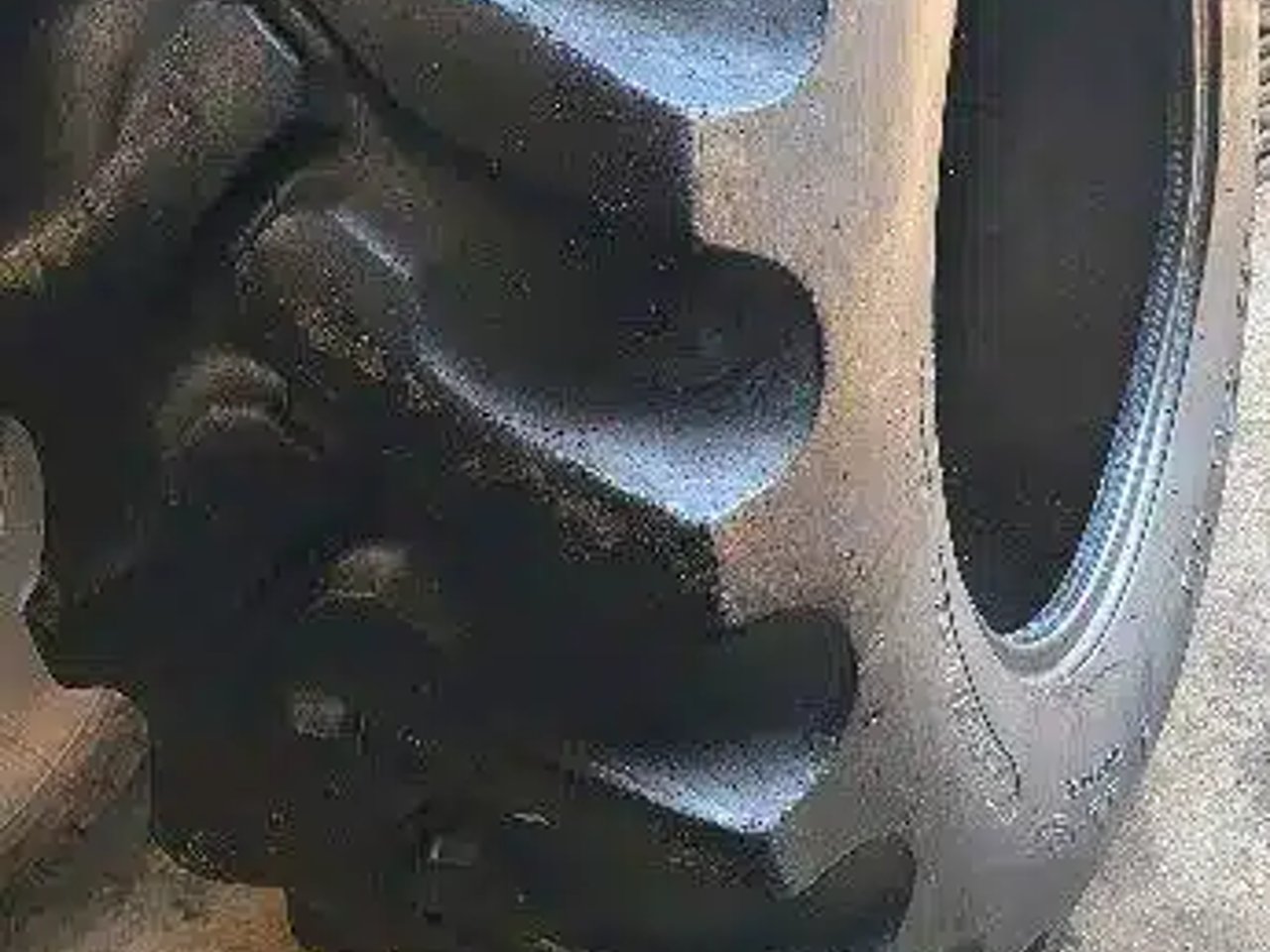 Goodyear 17.5L24 Pneus