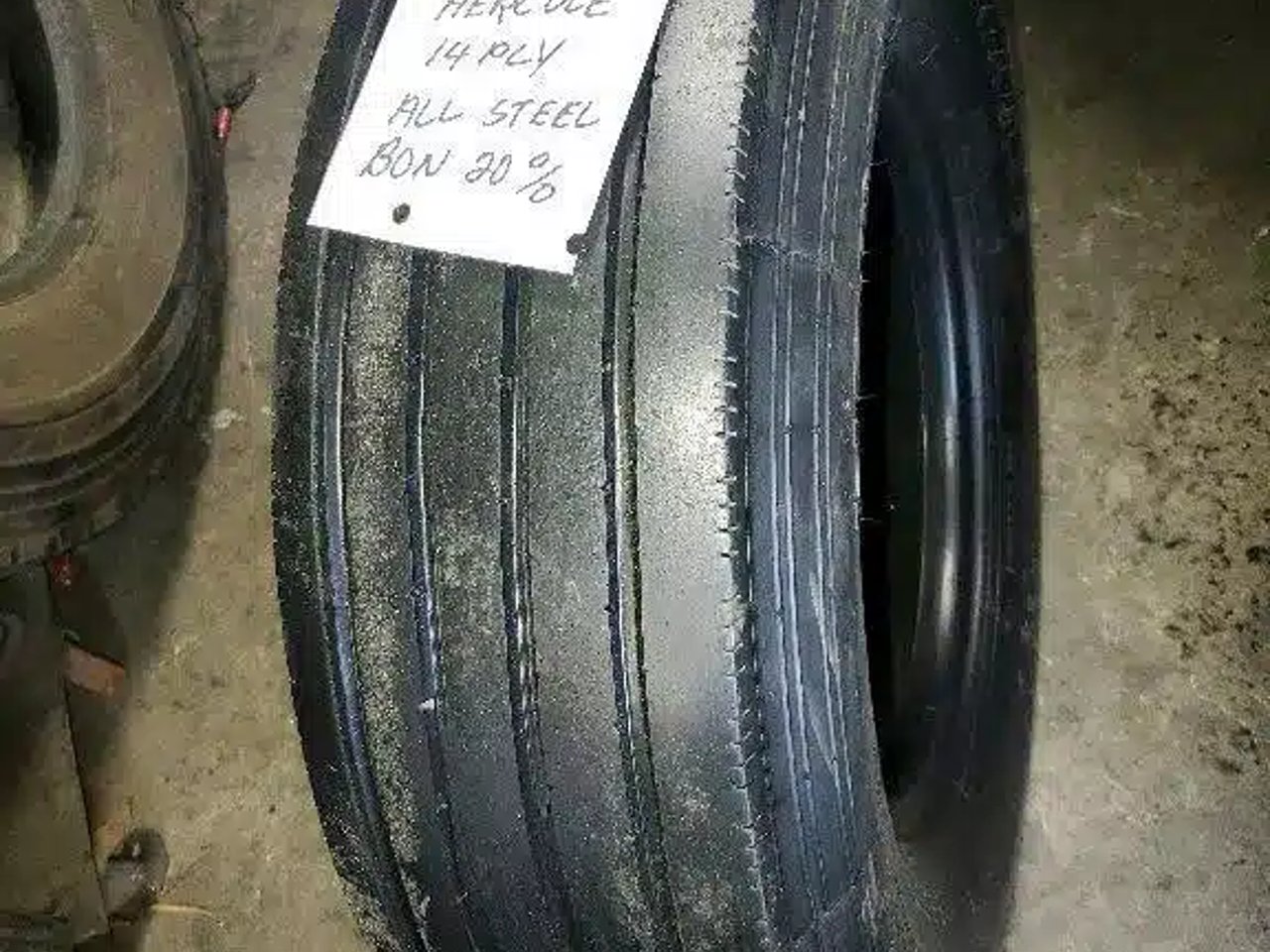 235-85R16 Pneus