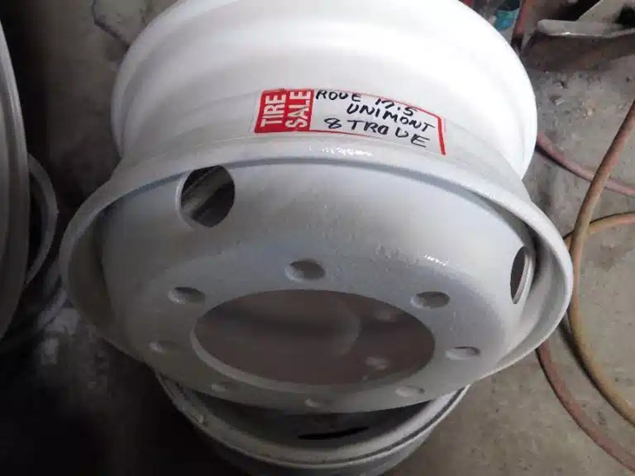 215-75R17.5 Pneus et roues