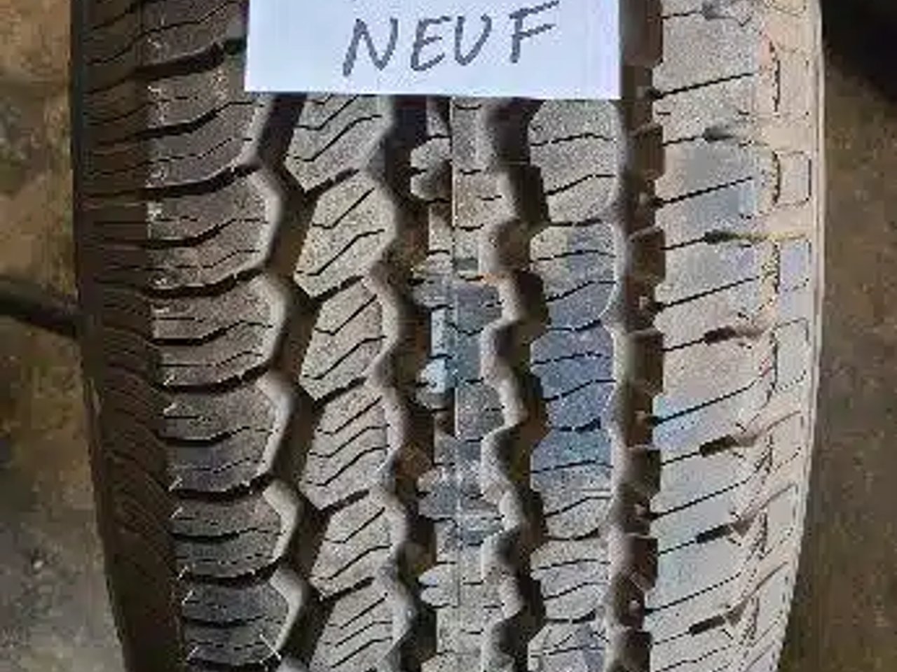 BF Goodrich 235-70R15 Pneus