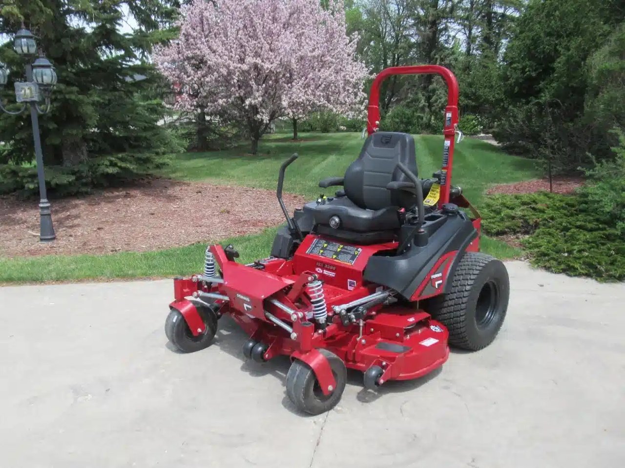 2026 Ferris ISX 3300 Tondeuse à rayon de braquage zéro