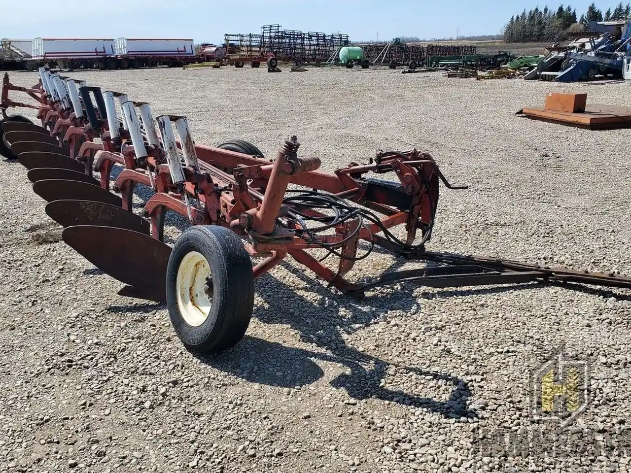 International Harvester 700 Charrue