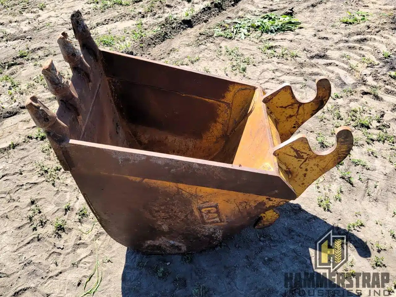 Caterpillar 22 inch Excavator Hoe Digging Bucket w/ Replaceable Teeth Godet (bucket)