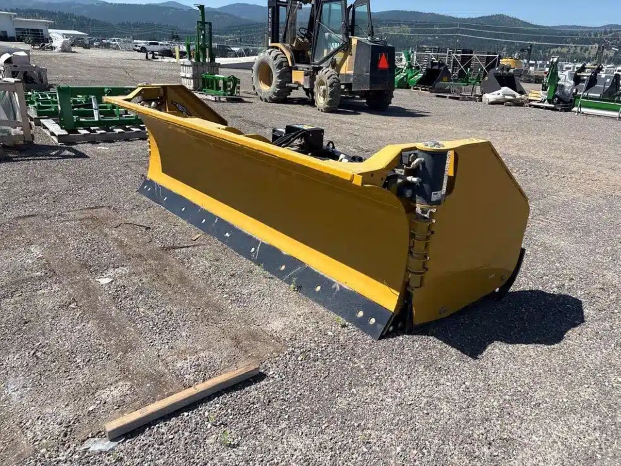 2024 HLA Attachments SB3230W914 Gratte à neige