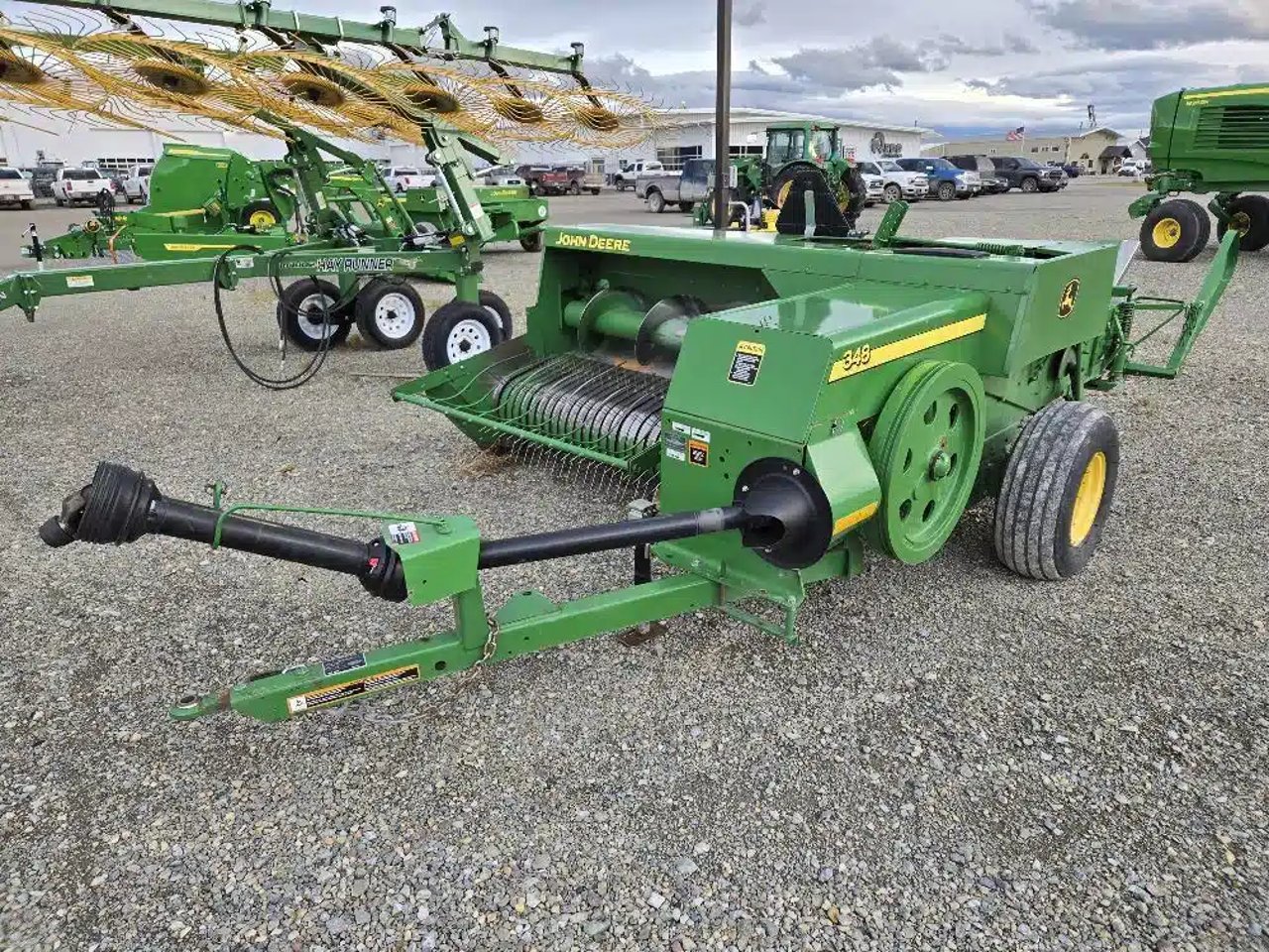 2019 John Deere 348 presse à balle carrée - petite