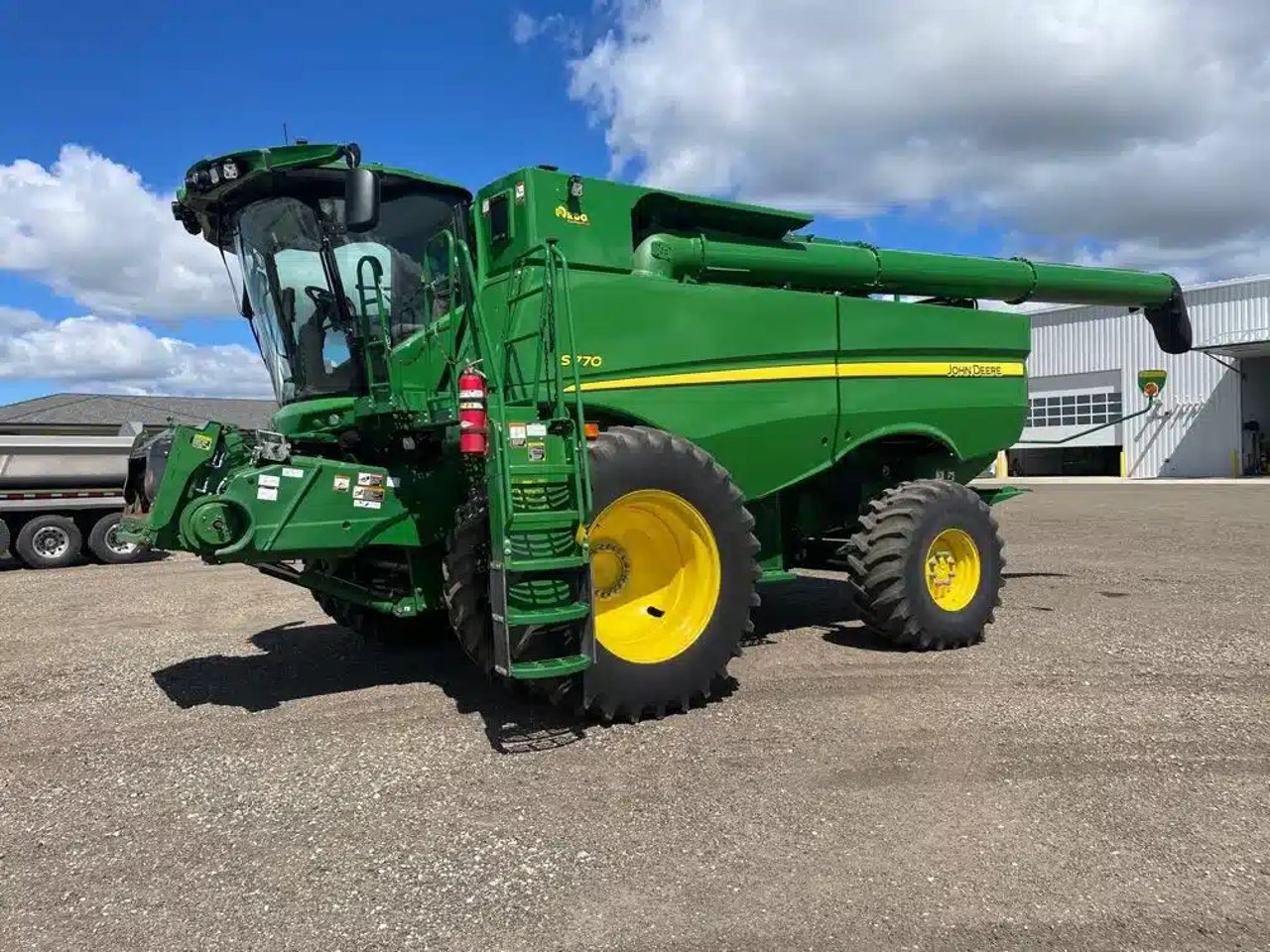 2023 John Deere S770 Batteuse