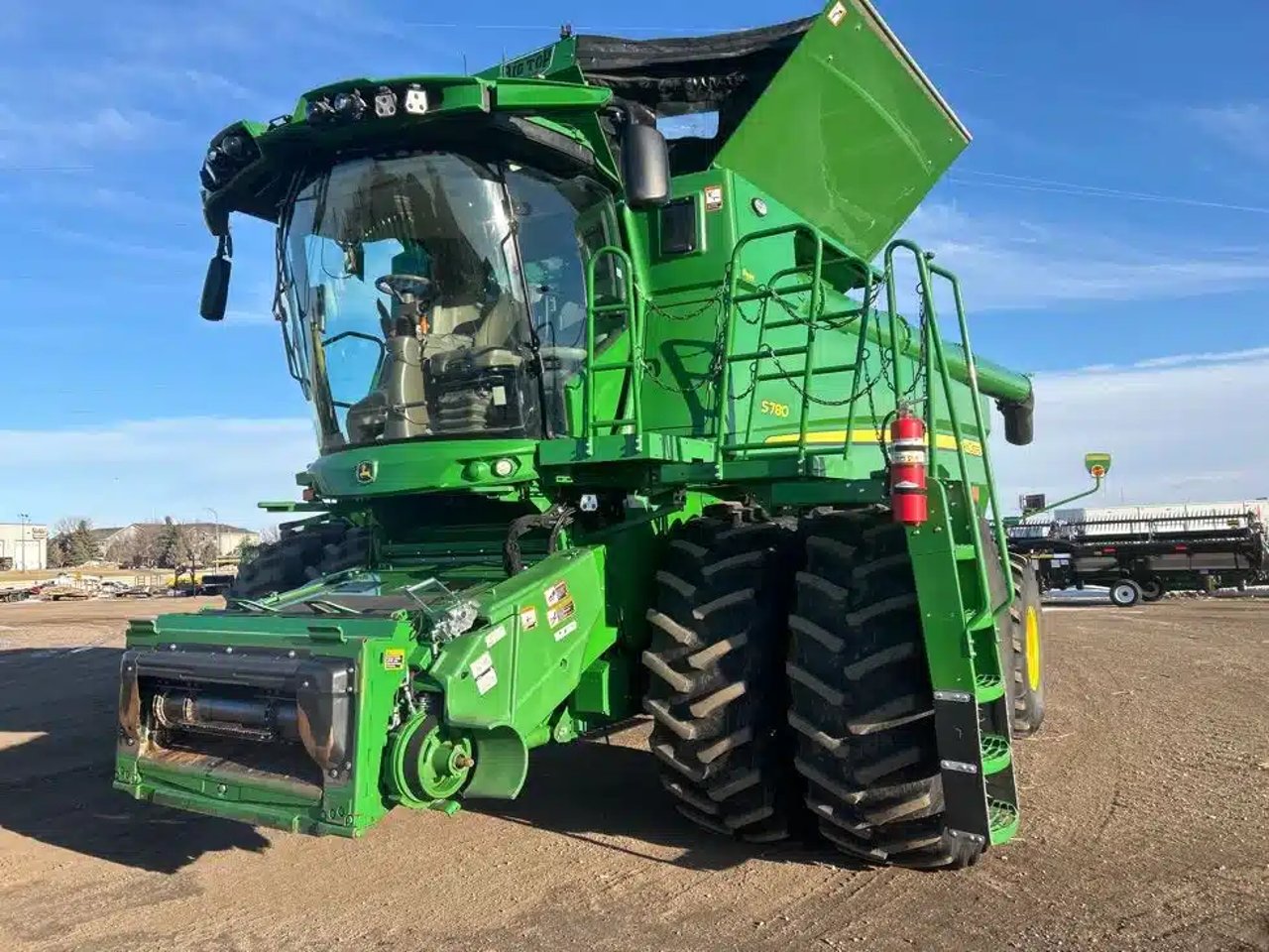 2024 John Deere S780 Batteuse