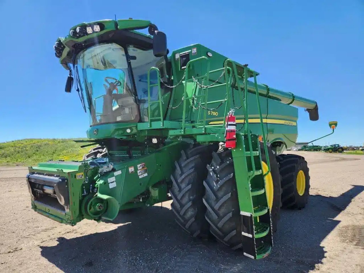 2023 John Deere S780 Batteuse