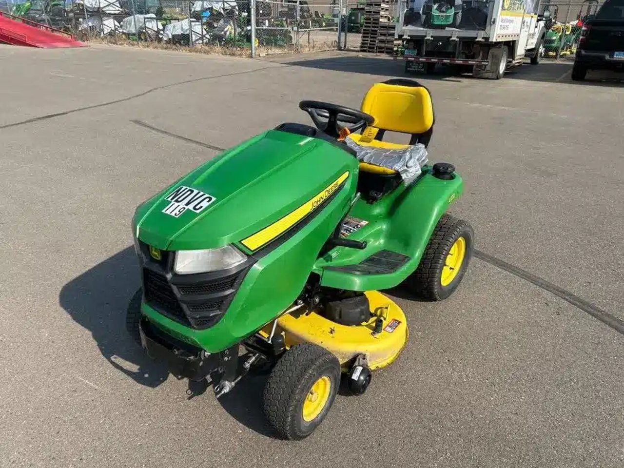 2014 John Deere X304 Tracteur à pelouse