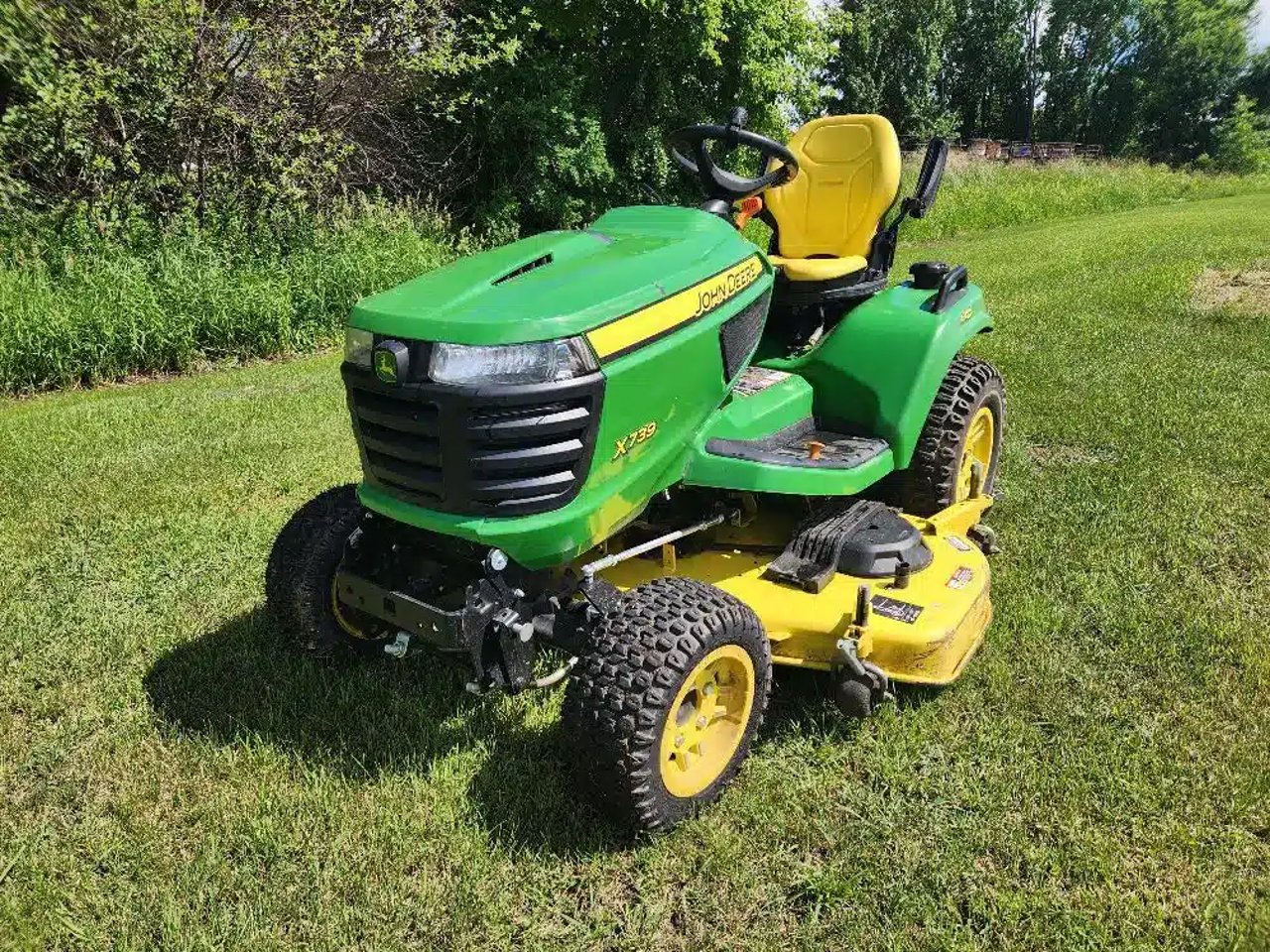 2019 John Deere X739 Tracteur à pelouse