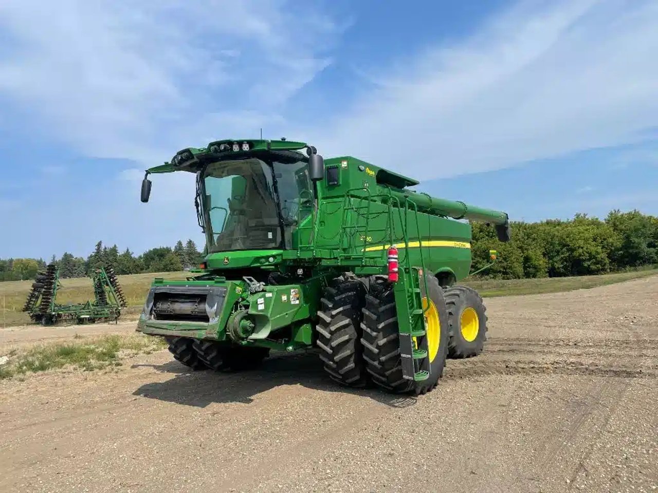 2022 John Deere S780 Batteuse