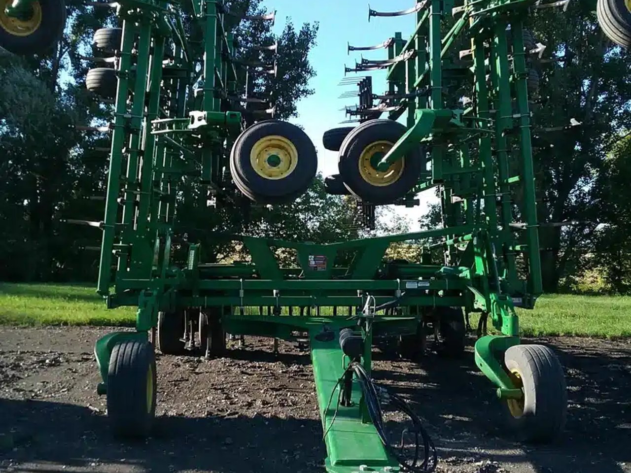 2017 John Deere 2210 Cultivateur