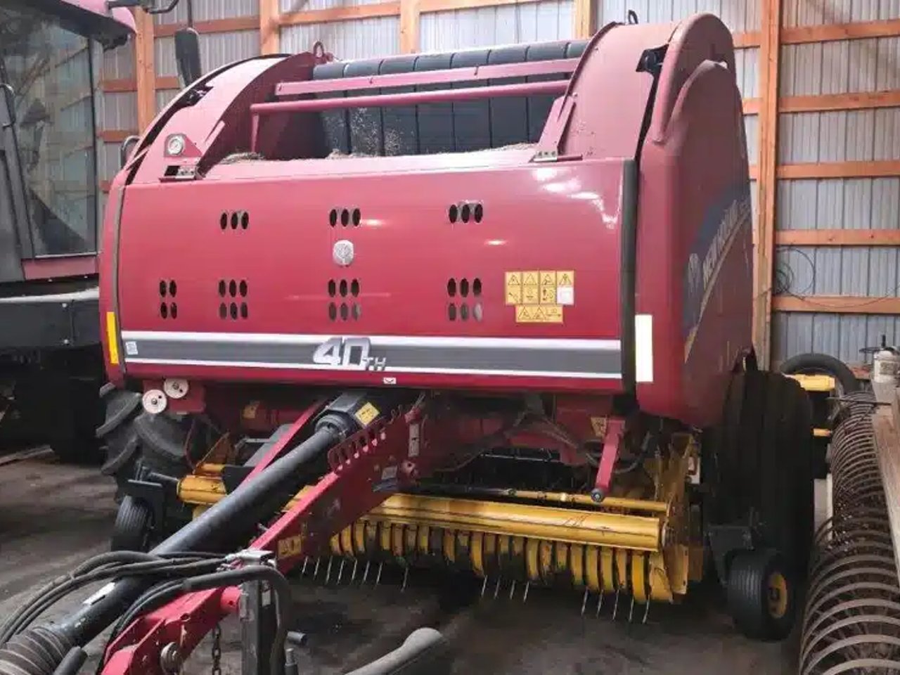 2015 New Holland ROLL-BELT 560 Presse à Balle Ronde
