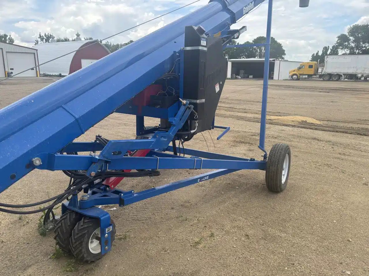 2023 Brandt 1547 Vis à grain