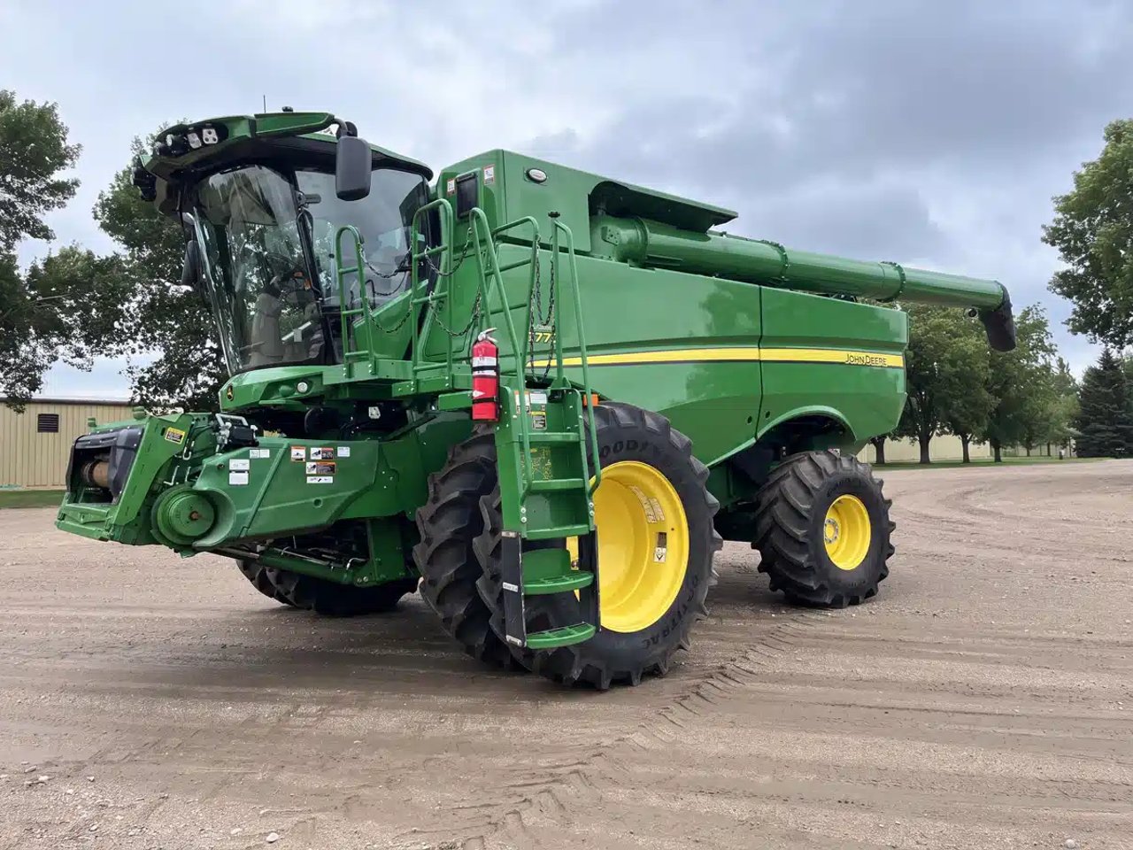 2023 John Deere S770 Batteuse