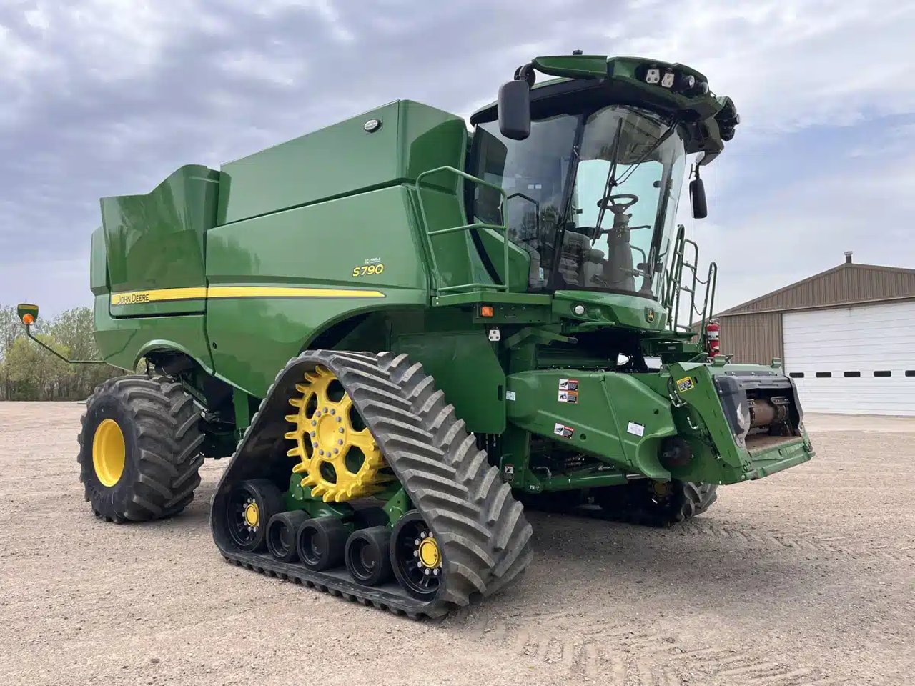 2024 John Deere S790 Batteuse