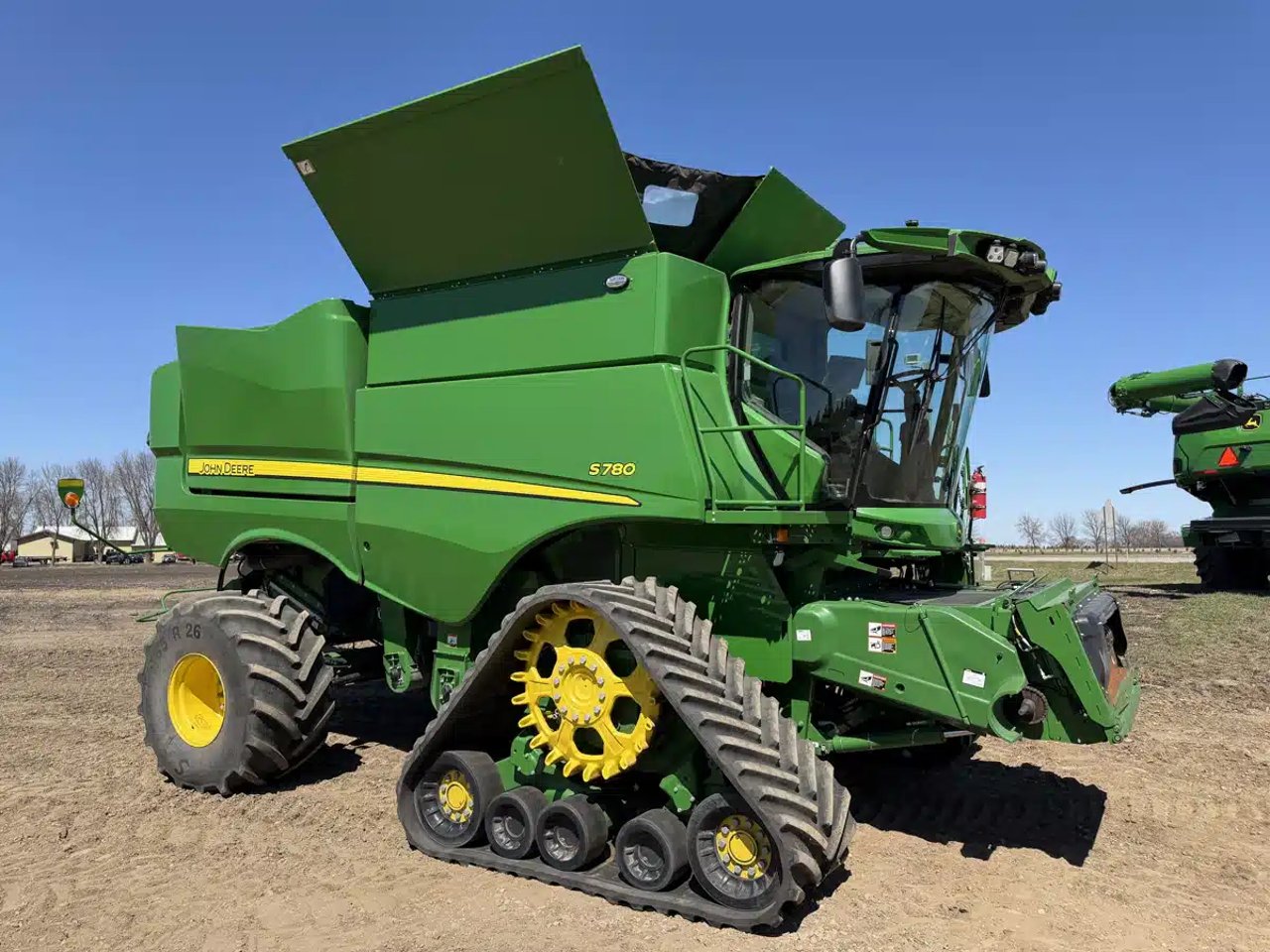 2023 John Deere S780 Batteuse