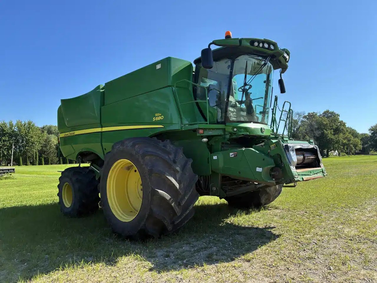 2012 John Deere S680 Batteuse