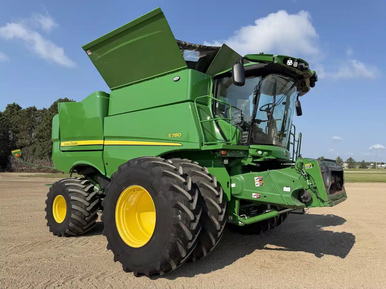 2023 John Deere S780 Batteuse