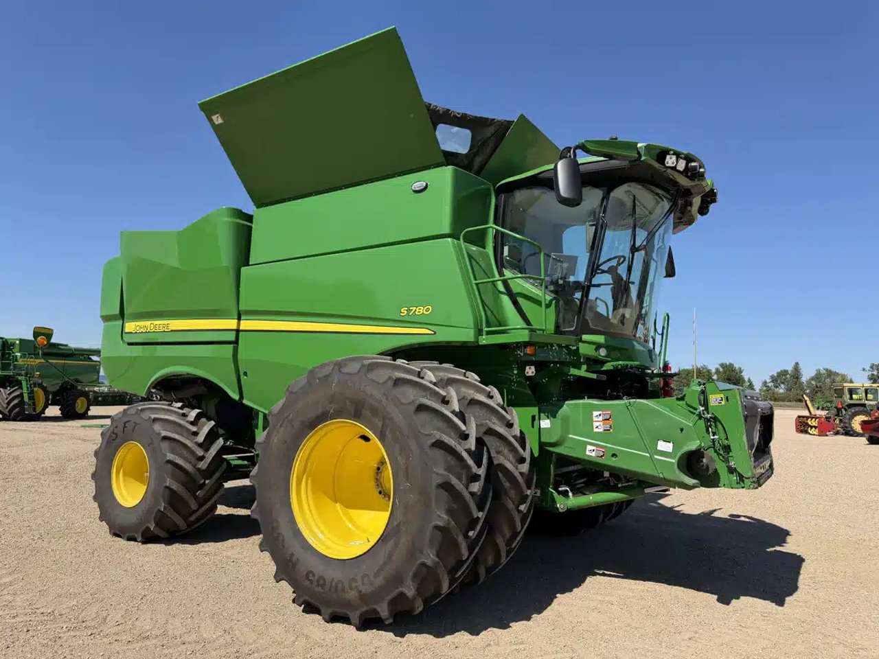 2023 John Deere S780 Batteuse
